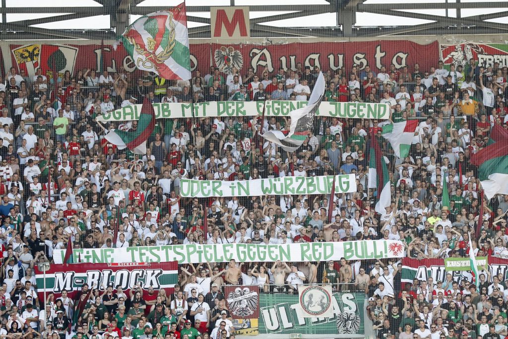 Manche Augsburg-Fans wollen nicht nur nicht gegen „Red Bull“ testen.
