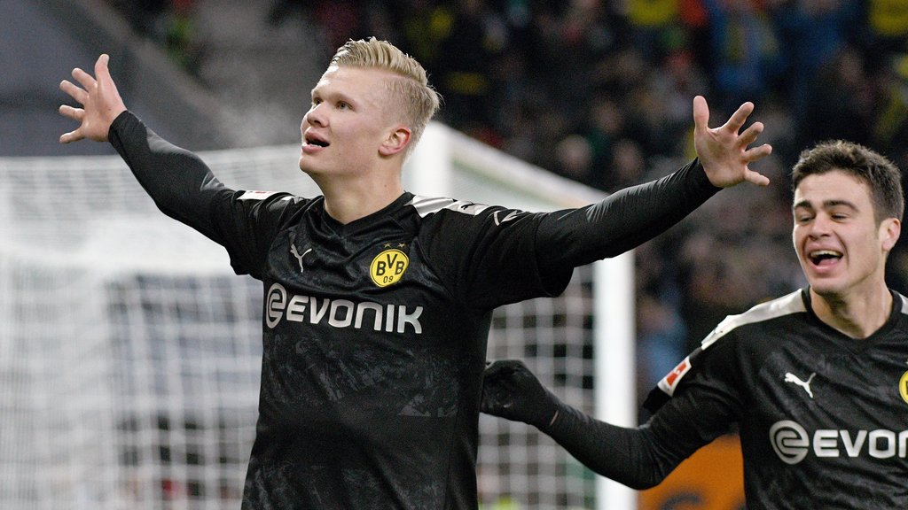 Erling Haaland kam, traf drei Mal und drehte das Spiel in Augsburg für Dortmund.