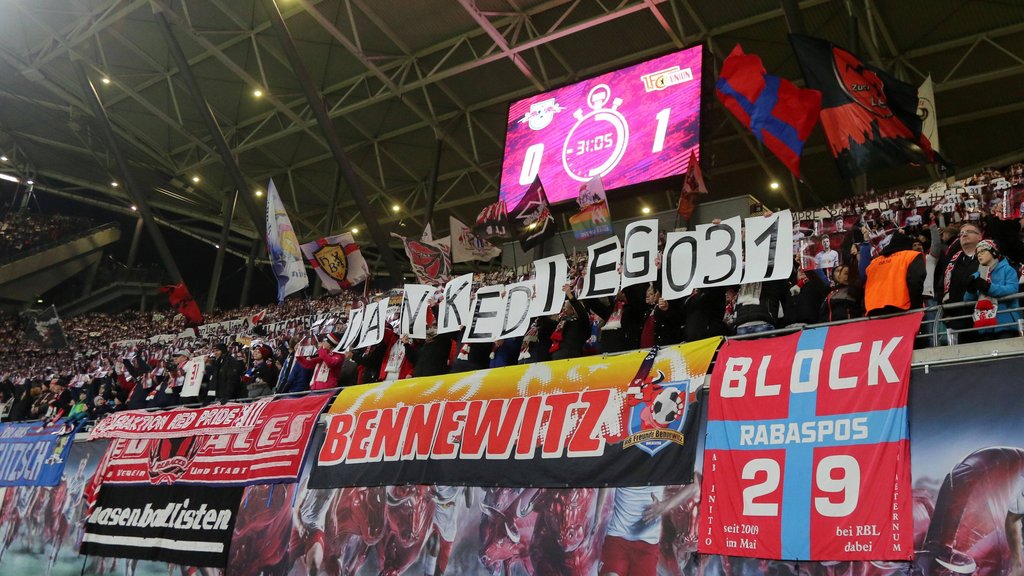 Ultraaffine Fans in Sektor B: das Banner der Rasenballisten.
