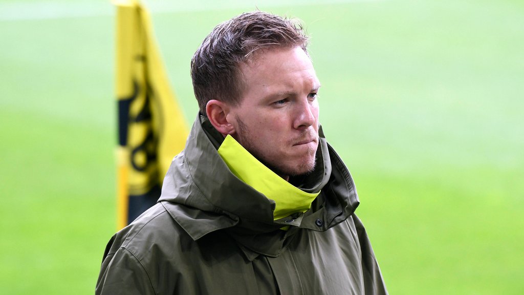So ne Krawatte: Noch-RB-Trainer Julian Nagelsmann muss seinem künftigen Klub FC Bayern gratulieren.