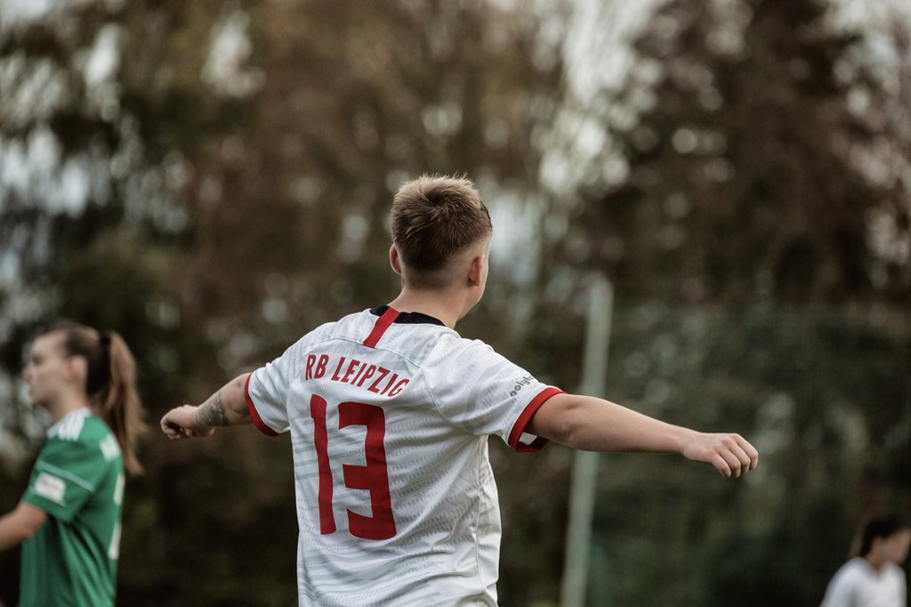 Lea Mauly erzielt den wichtigen Treffer zum 1:0 für RB Leipzig gegen den Magdeburger FFC.