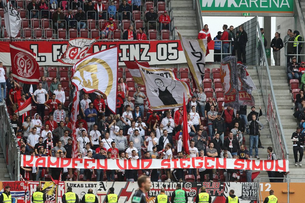 Mainzer Fanblock beim Auswärtsspiel in Augsburg.