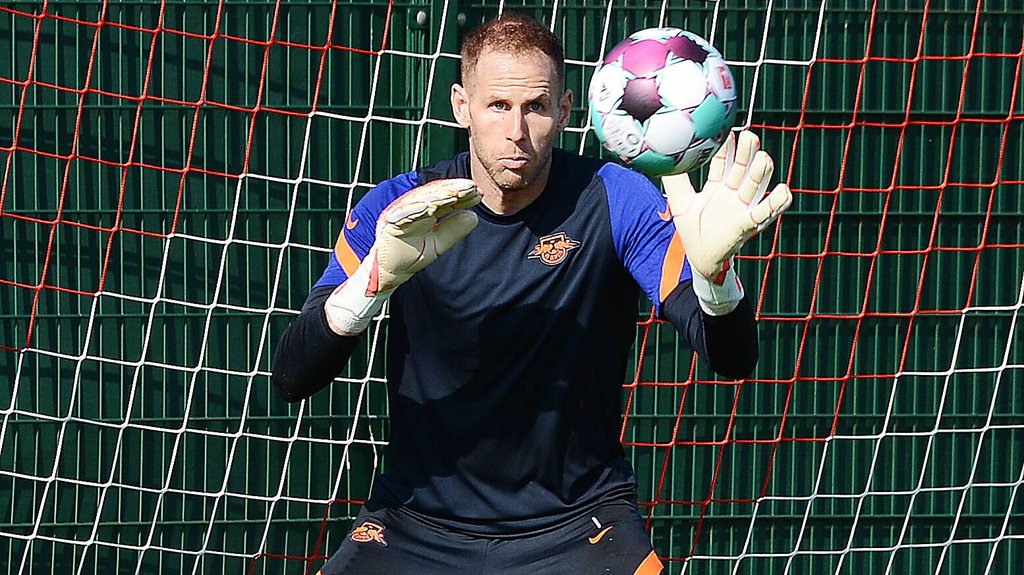 Fokussiert auf Ball und seine Ziele: Peter Gulacsi.