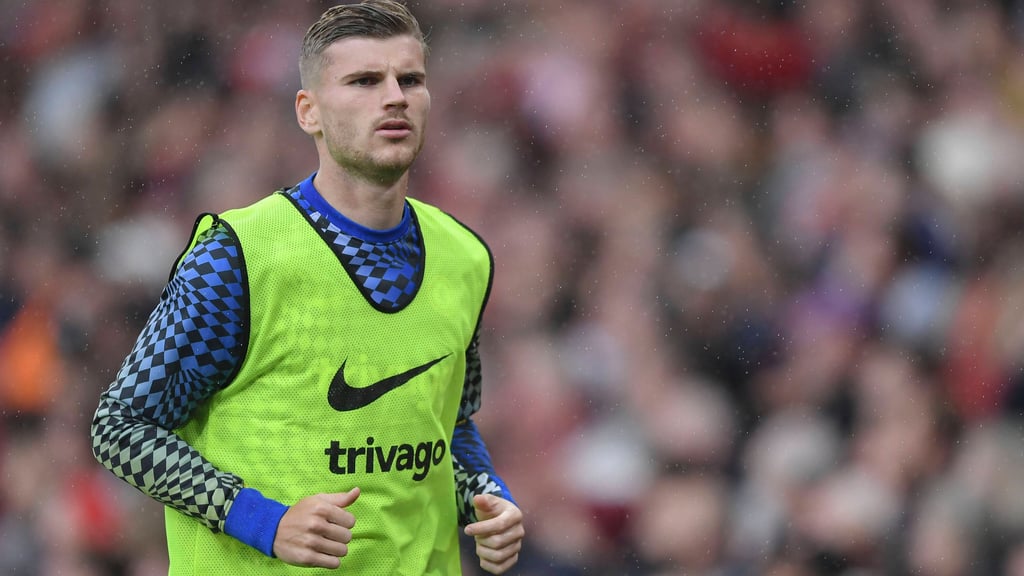 Timo Werner macht sich vor dem Spiel warm.