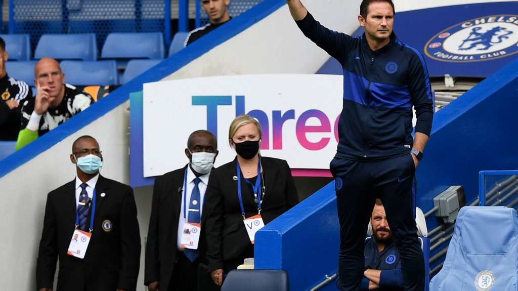 Chelsea-Trainer Frank Lampard sieht die Niederlage seiner Mannschaf im Ligapokal-Finale gegen Arsenal.