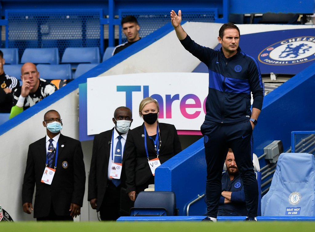 Chelsea-Trainer Frank Lampard sieht die Niederlage seiner Mannschaf im Ligapokal-Finale gegen Arsenal.