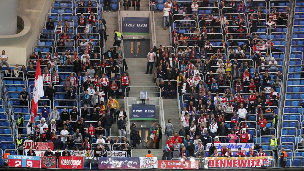 Leere Ränge im St. Petersburger Stadion: Etwa 60 RB-Fans durften nicht nach Russland einreisen.