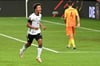 Karim Adeyemi feiert seinen späten Treffer zum 6:0 für das DFB-Team.