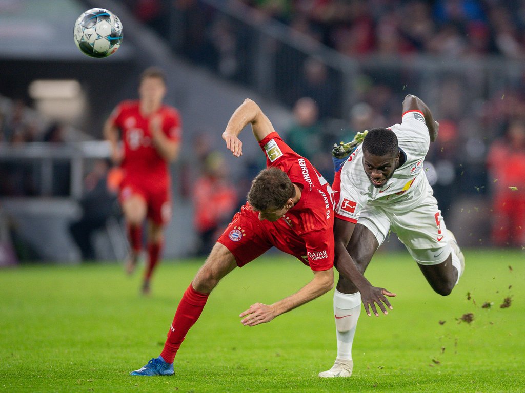 Hart umkämpftes Remis: Thomas Müller (l.) und Dayot Upamecano.