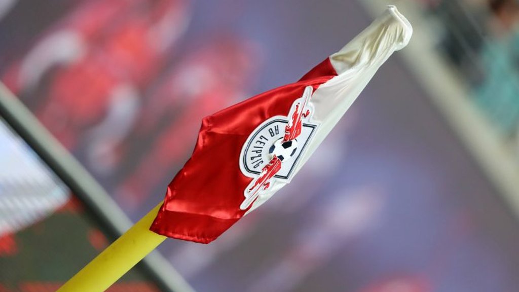 Unbekannter klaut RB-Leipzig-Fahne aus Vorgarten | RBLive