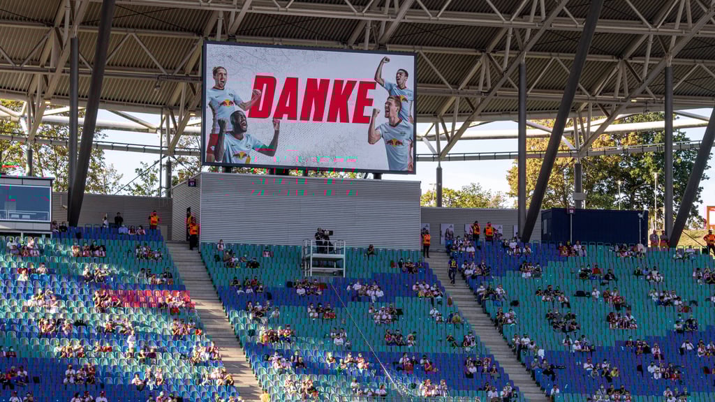 RB Leipzig darf in der kommenden Bundesliga-Saison wieder vor Zuschauern in der Red-Bull-Arena spielen.