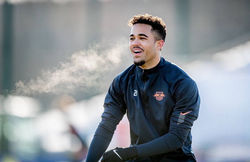 Justin Kluivert erinnert sich im Interview an die Kindheit als Sohn eines Weltstars.