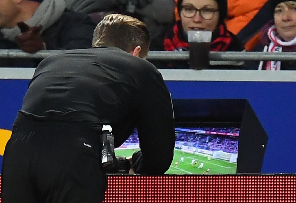 Tobias Welz hat bei SC Freiburg gegen RB Leipzig zusammen mit Video-Assistent Christian Dingert alles richtig gemacht.