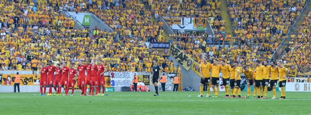 Getrennt in den Farben, vereint in der Inflationssache. Dynamo Dresden und RB Leipzig.
