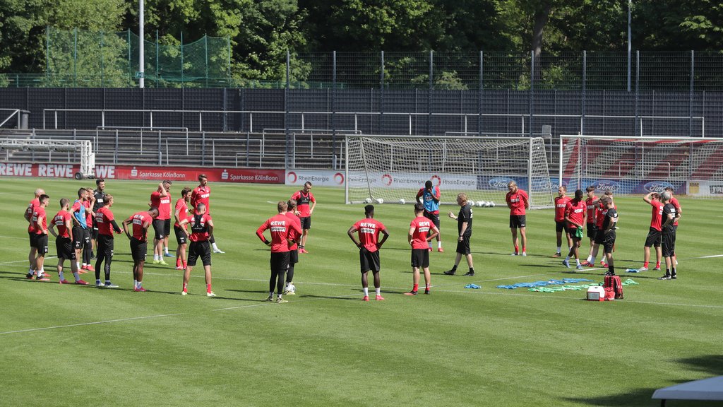 Beim 1. FC Köln wird schon wieder im Mannschaftsstärke trainiert.