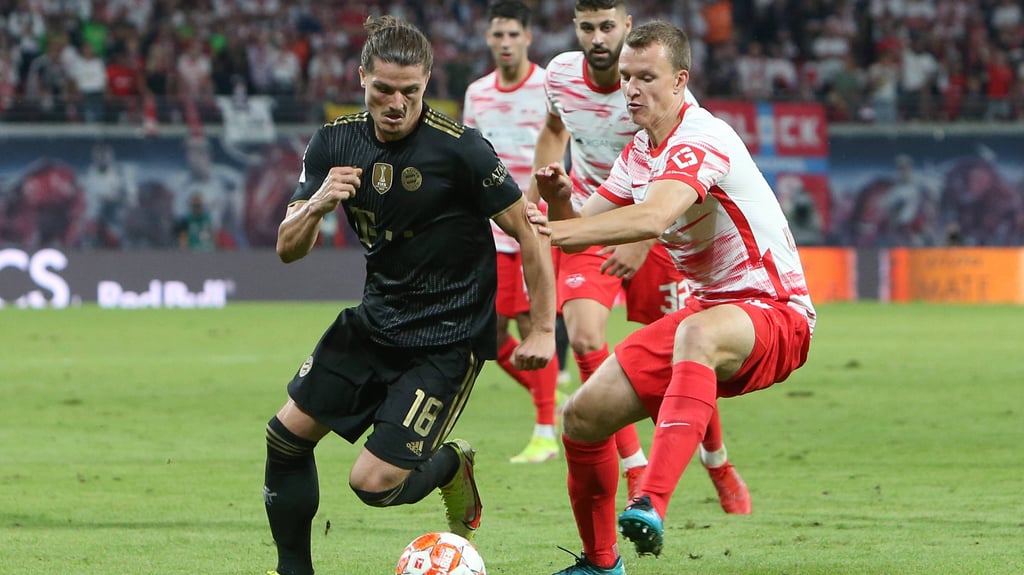 Oft einen Schritt zu spät: Lukas Klostermann versucht Ex-RBler Sabitzer zu stellen