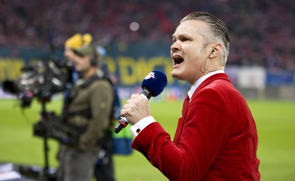 Nur nüchtern verlesen, nicht tanzen: RB Leipzigs Stadionsprecher Tim Thoelke.