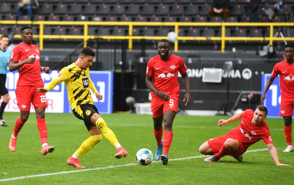Braucht gegen die unsortierte RB-Abwehr nur noch einzuschieben: Jadon Sancho.