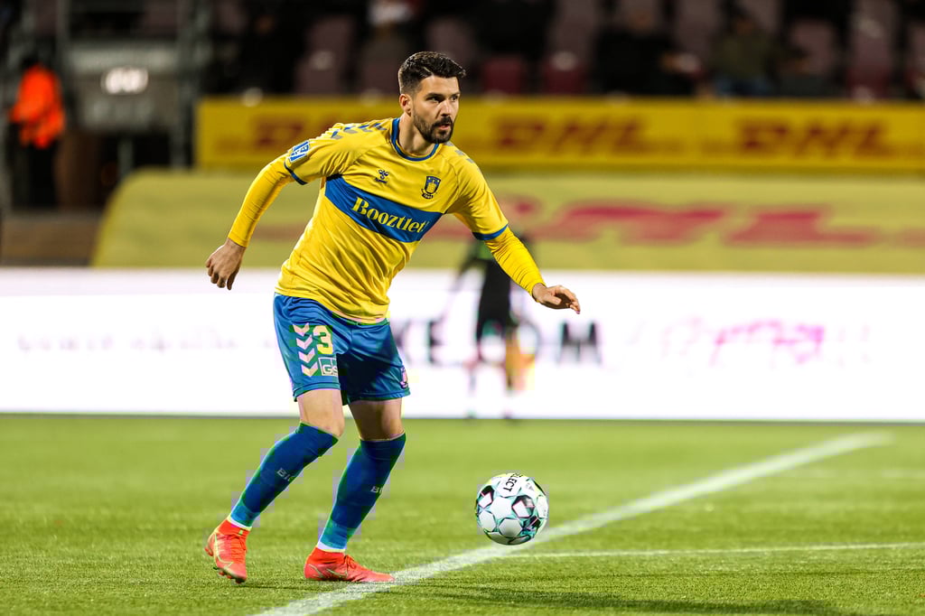 Anthony Jung wird mit Werder Bremen um de Aufstieg in die Bundesliga spielen.