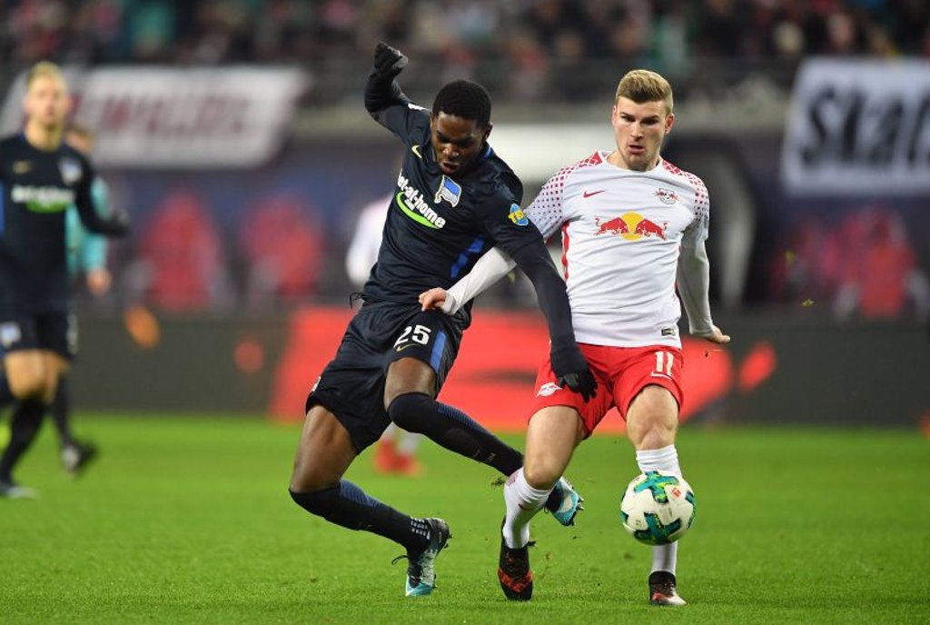 Notbremse oder nicht? Jordan Torunarigha wird nach diesem Foul an Timo Werner für nur ein Spiel gesperrt.