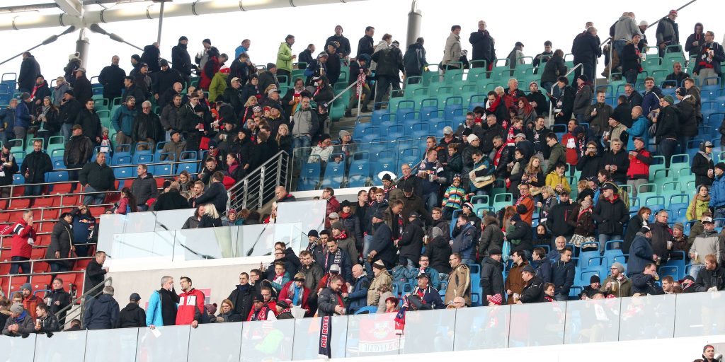 Wegen der technischen Störung verließen viele Fans das Stadion. Bild: imago