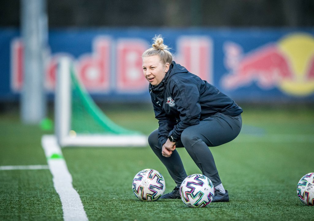 Leipzigs Trainerin Katja Greulich blickt dem Neustart des Spielbetriebs zuversichtlich entgegen.