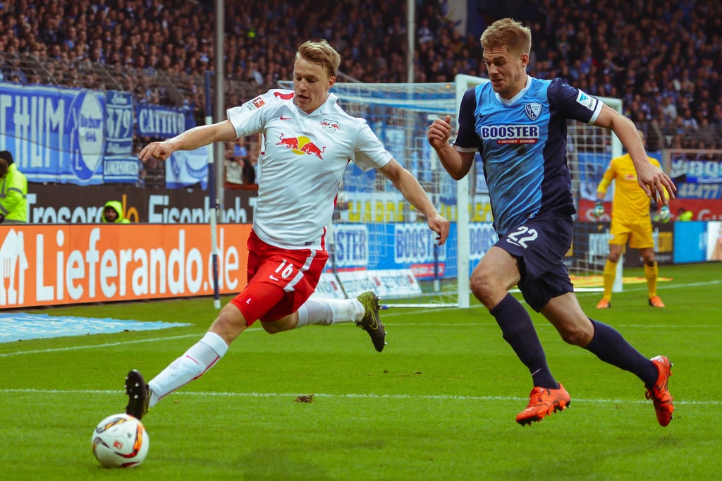 Lukas Klostermann (l.) und der damalige Bochumer Simon Terodde beim Zweitliga-Kick 2015.