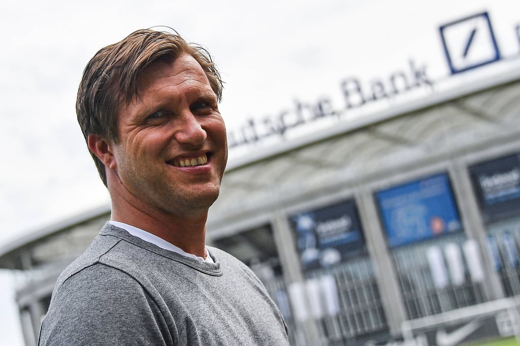 Markus Krösche sieht das Überleben der Vereine gefährdet, sollte es weiter Zuschauer-Begrenzungen im Profifußball geben.