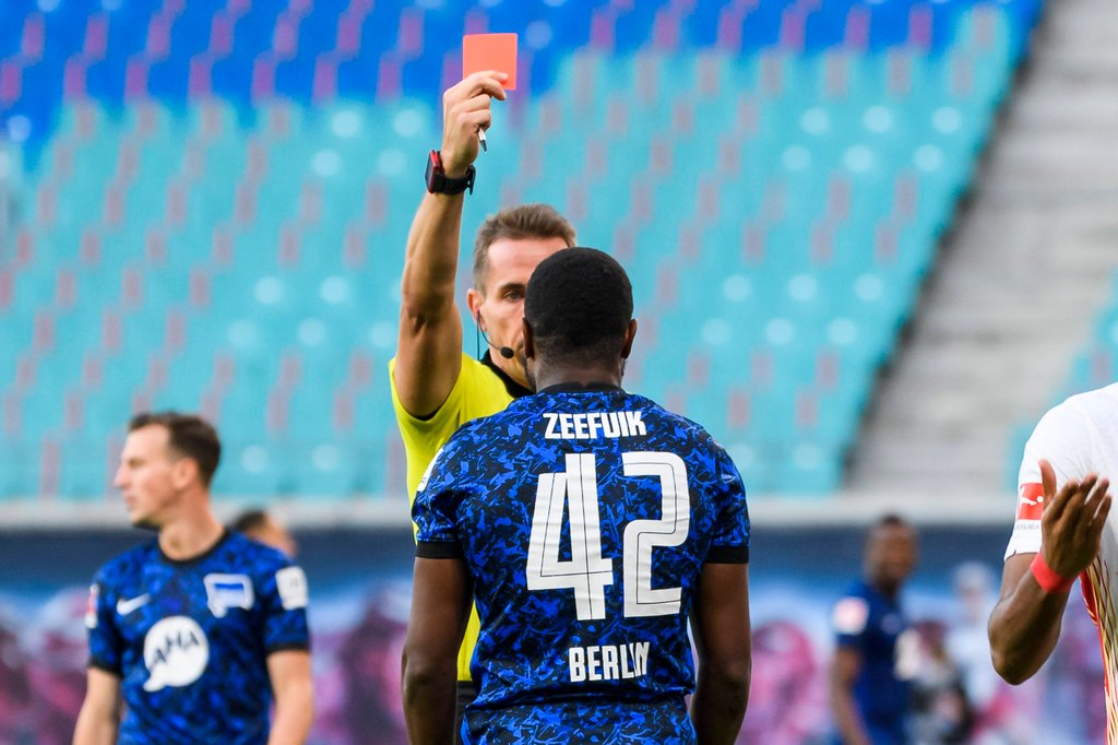 Du darfst duschen gehen! Stieler zeigt Zeefuik die Ampelkarte