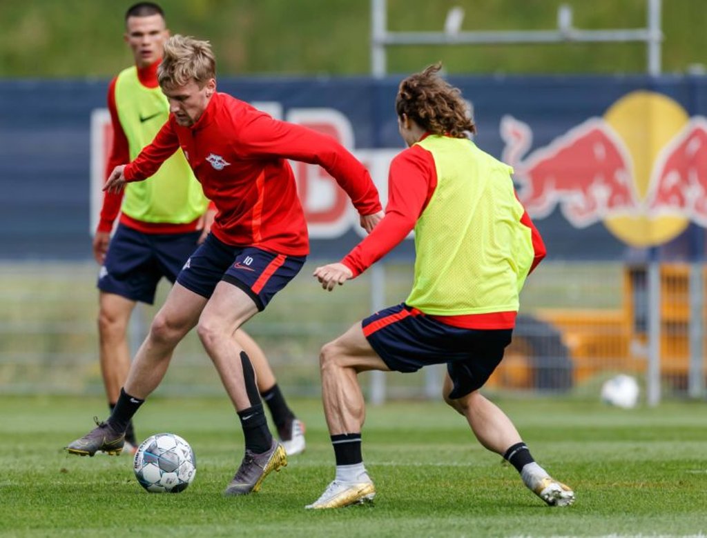Zurück am Ball: Emil Forsberg im Trainingslager in Seefeld gegen Marcel Sabitzer.