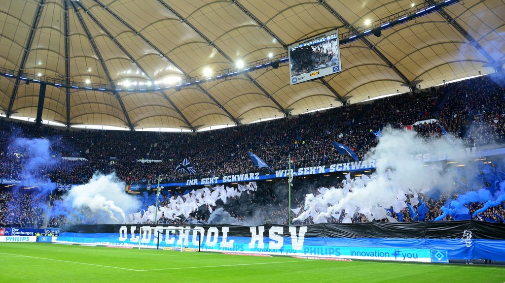 Legale Pyrotechnik im Hamburger Volksparkstadion