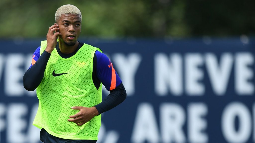 Zugang Benjamin Henrichs beim RB-Trainingsauftakt am Mittwoch.