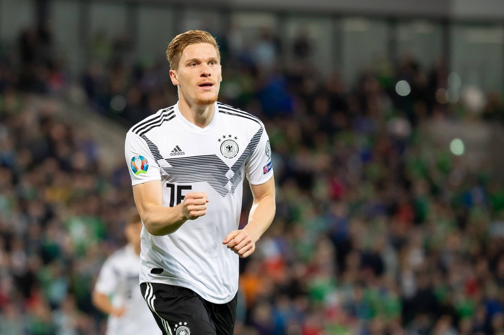 Marcel Halstenberg bejubelt sein Traumtor im Nationaltrikot.