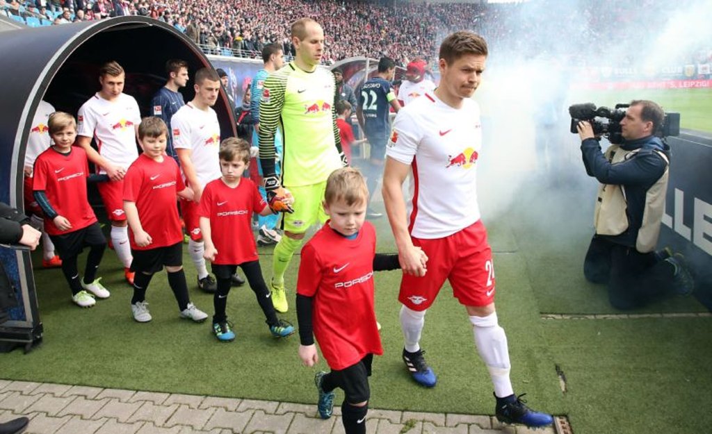 Kinder von seiner Lok will Präsident Thomas Löwe nicht an den Händen von Spielern von RB Leipzig sehen.