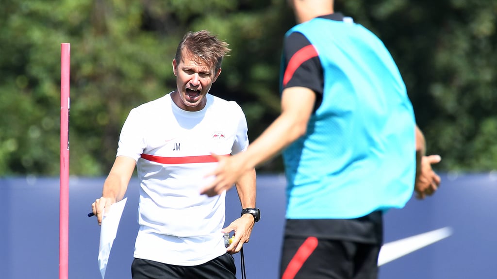 Kann auch mal laut werden: Jesse Marsch im Training mit Konrad Laimer.&nbsp;