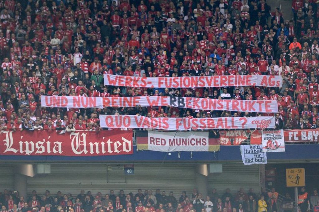 Auf Banner gegen RB Leipzig haben Teile der Fans von Hannover 96 Bock, aber nicht der Verein.