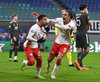Yussuf Poulsen freut sich mit RB Leipzigs Torschütze Justin Kluivert über den Treffer zum 3:0. 