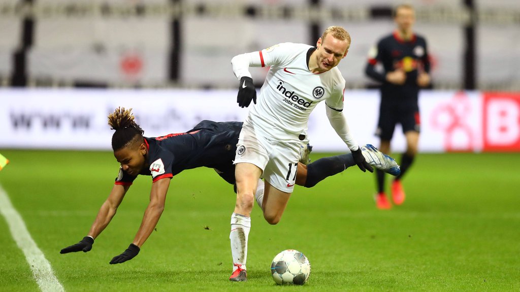 Frankfurts Sebastian Rode kommt gegen RB Leipzig nicht zum Einsatz.