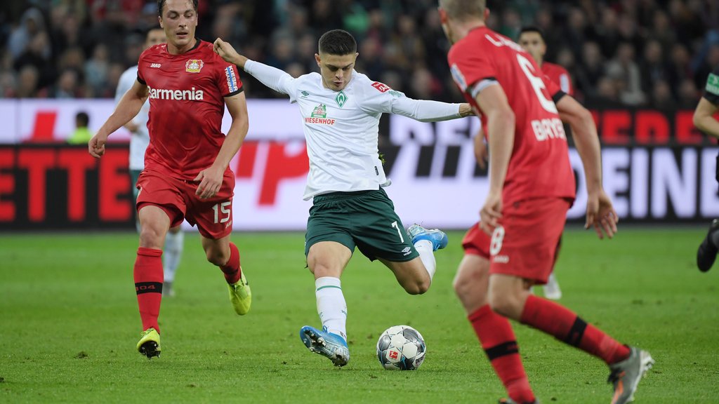 Geisterspiel ohne TV-Übertragung? Bremens Milot Rashica gegen Bayer Leverkusen.
