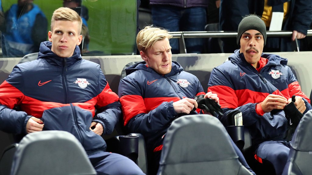 Künftig müssen zwei Meter Abstand zwischen den Auswechselspielern sein.