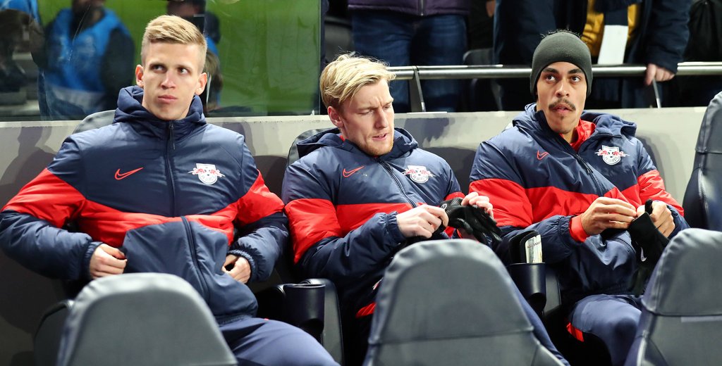 Künftig müssen zwei Meter Abstand zwischen den Auswechselspielern sein.