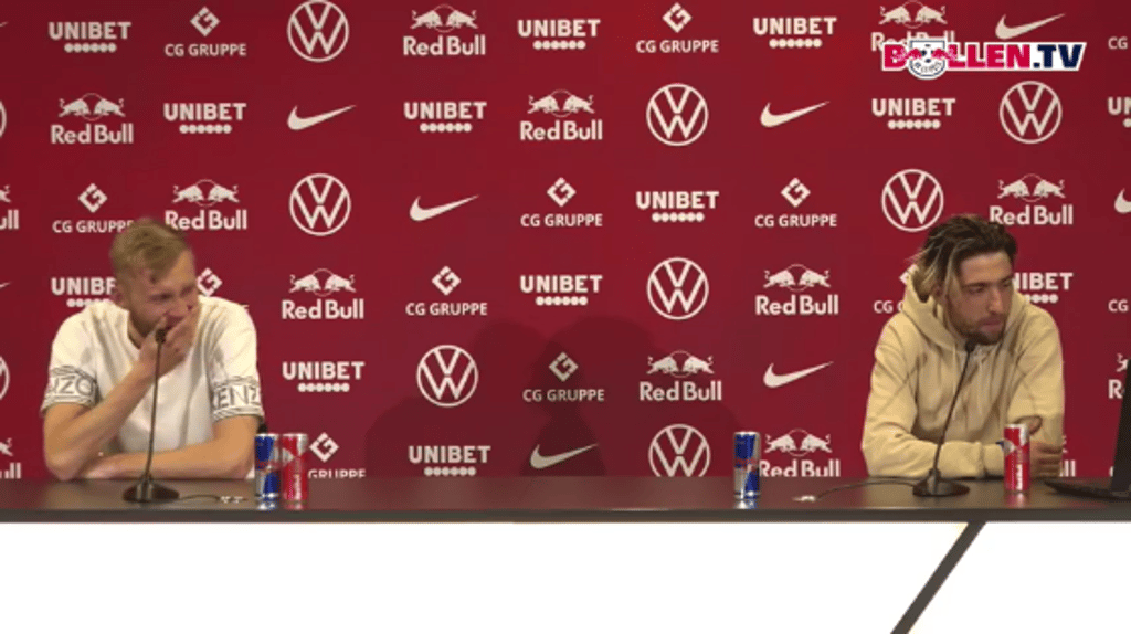 Konrad Laimer rät seinem Teamkollegen Kevin Kampl zum Friseurbesuch.