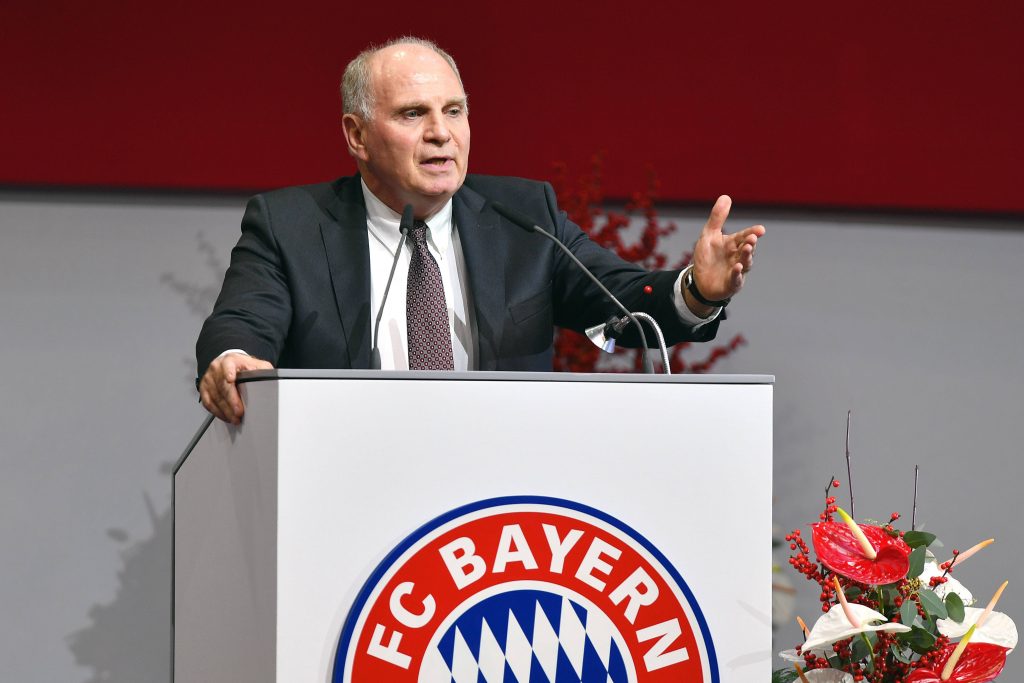 Uli HOENESS (Höness,Praesident Bayern Muenchen) nach seiner Wahl zum Praesidenten am Rednerpult.