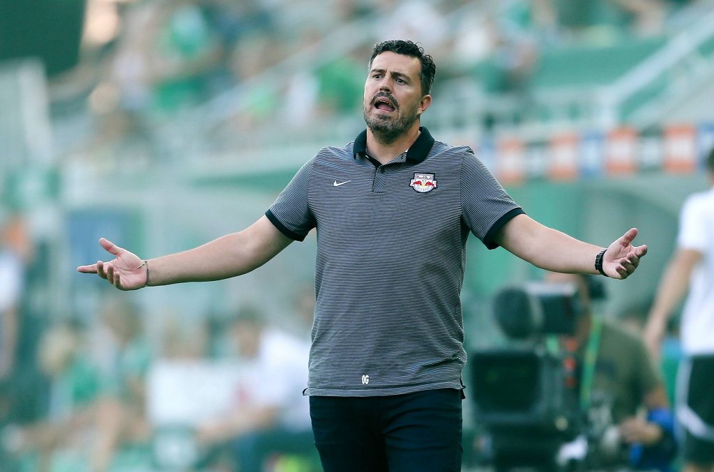 Eher unzufrieden mit der aktuellen Transferpolitik seines Klubs: Salzburg-Coach Oscar Garcia.