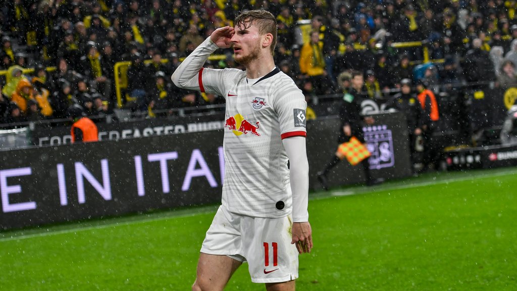 Abgeliefert! Timo Werner vor dem RB-Gästeblock in Dortmund.