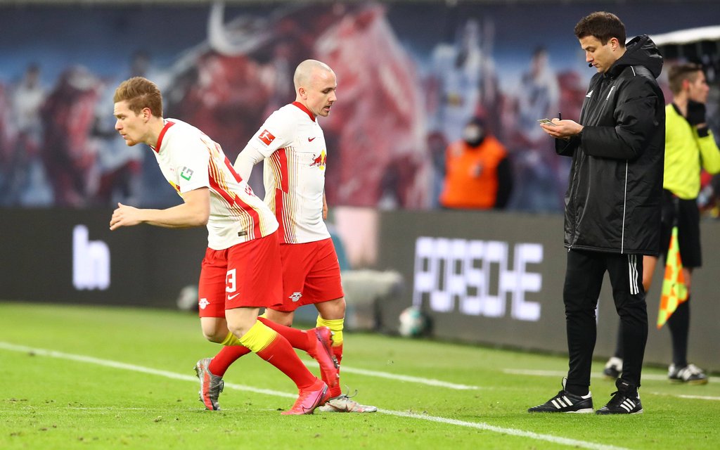 Marcel Halstenberg und Angelino hoffen auf einen Einsatz gehen die Bayern.