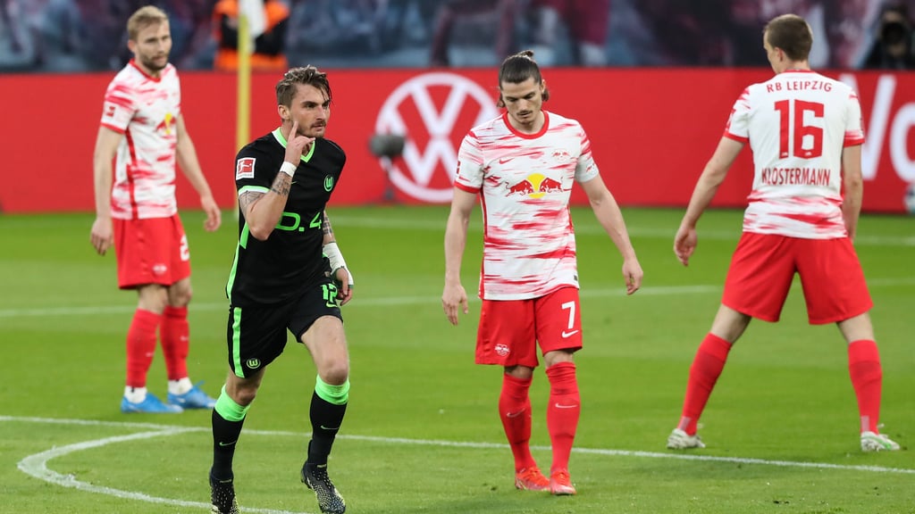 Wolfsburgs Maximilian Philipp jubelt nach seinem Treffer zum 1:0 gegen RB Leipzig