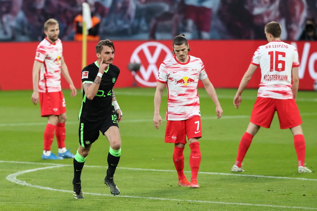 Wolfsburgs Maximilian Philipp jubelt nach seinem Treffer zum 1:0 gegen RB Leipzig