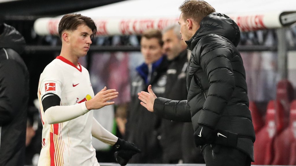 Julian Nagelsmann (r.) baut in der K.o.-Runde der Champions League auf die Dienste von Youngster Lazar Samarzdic