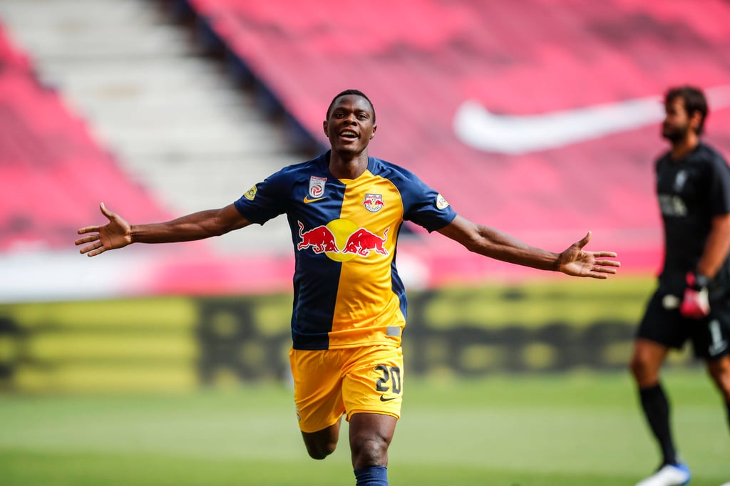 Patson Daka bei einer seiner Lieblingsbeschäftigungen: Tore bejubeln (hier in einem Test gegen den FC Liverpoool 2020)